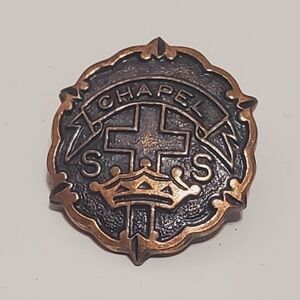 Cross and Crown by Uncas Hat Lapel Pin Bronze 🌴
